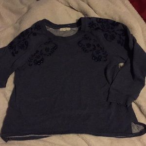 Comfy sweater embroidered shoulder open